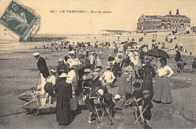 Carte postale ancienne Le Treport Sur Le Sable - Cpa Toilee