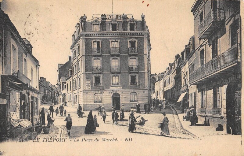 Carte postale ancienne Le Treport Place Du Marche