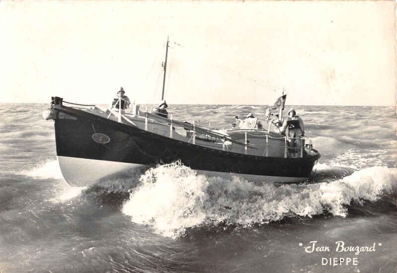 Carte postale ancienne Dieppe Sortie Du Jean Bouzard Societe Centrale De Secours Aux Naufrages à Dieppe