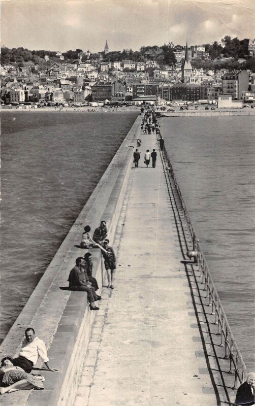 Carte postale ancienne Le Havre Digue Sud au Havre