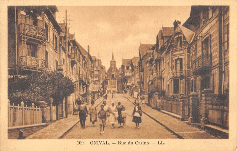 Carte postale ancienne Onival Rue Du Casino