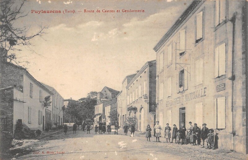 Carte postale ancienne Puylaurens Route De Castres Et Gendarmerie à Castres