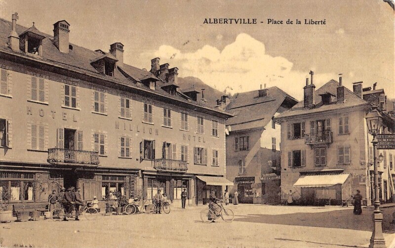 Carte postale ancienne Albertville Place De La Liberte à Albertville