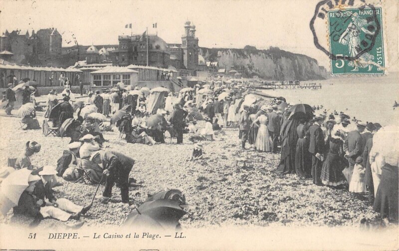 Carte postale ancienne Dieppe Le Casino Et La Plage à Dieppe