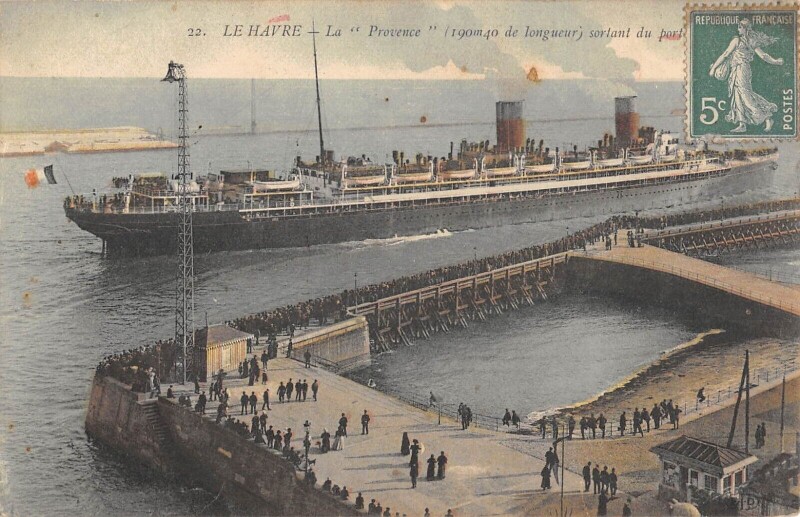 Carte postale ancienne Le Havre La Provence Sortant Du Port au Havre