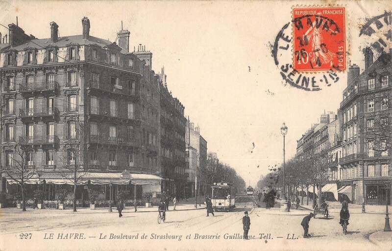 Carte postale ancienne Le Havre Le Boulevard De Strasbourg Brasserie Guillaume Tell au Havre