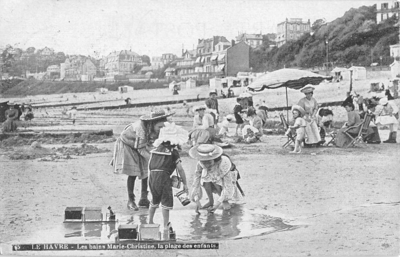 Carte postale ancienne Le Havre Les Bains Marie Christine La Plage Des Enfants au Havre