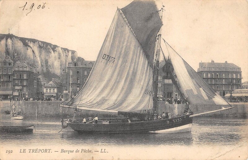 Carte postale ancienne Le Treport Barque De Peche