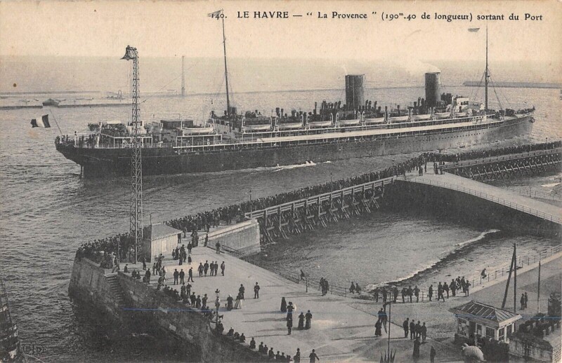 Carte postale ancienne Le Havre La Provence Sortant Du Port au Havre