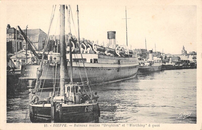 Carte postale ancienne Dieppe Bateaux Malles Brighton Et Worthing A Quai à Dieppe
