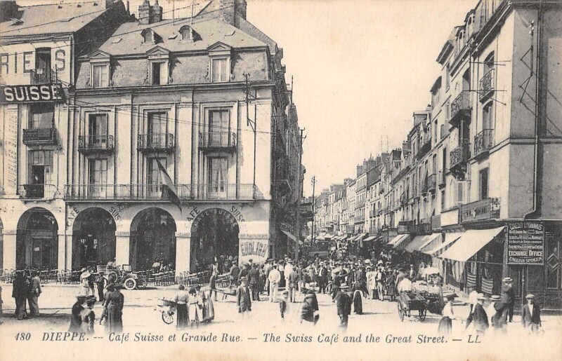 Carte postale ancienne Dieppe Cafe Suisse Et Grande Rue à Dieppe