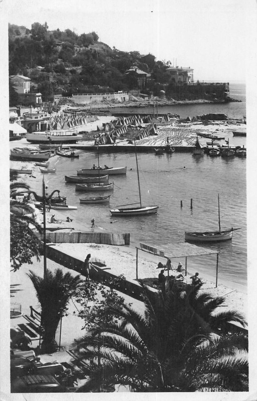 Carte postale ancienne Le Lavandou Un Coin De La Plage au Lavandou