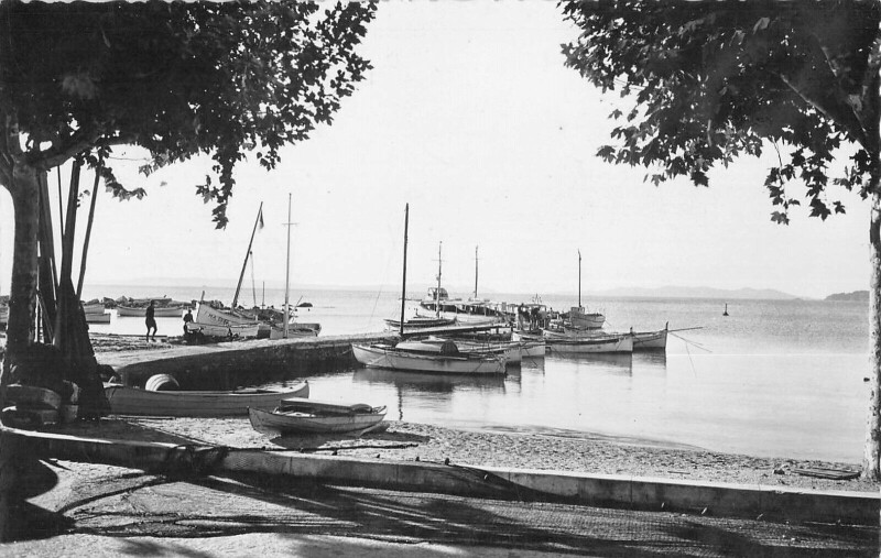Carte postale ancienne Le Lavandou Les Iles D'Or Au Lever Du Jour au Lavandou