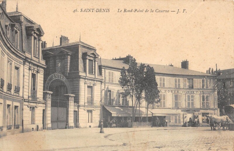 Carte postale ancienne Saint Denis Rond Point De La Caserne à Saint-Denis