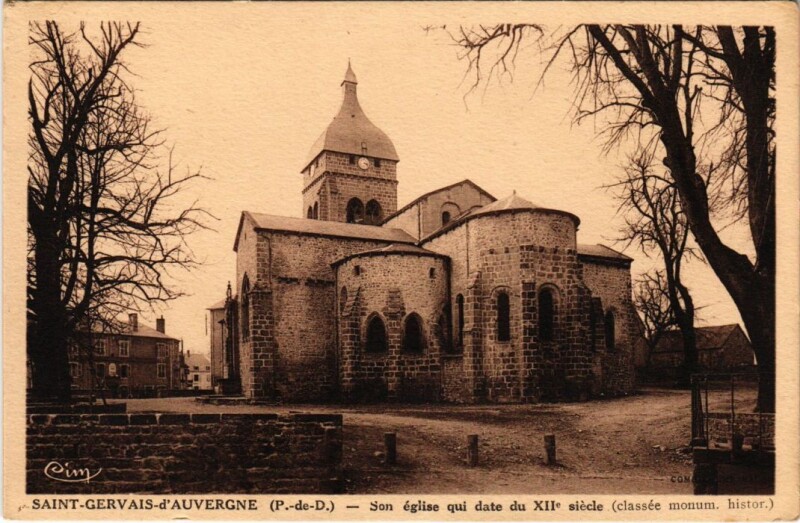 Carte postale ancienne St.Gervais d'Auvergne Son eglise qui date du XIIe siecle France
