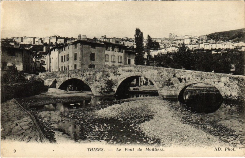 Carte postale ancienne Thiers Le Pont de Moutiers France à Thiers