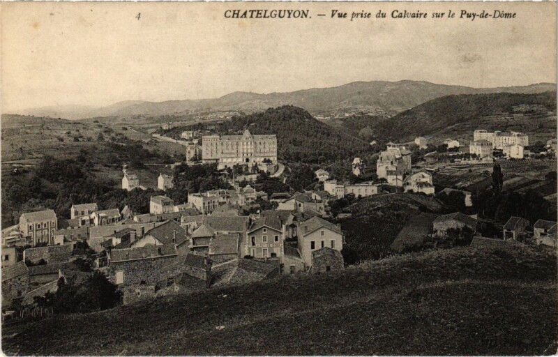 Carte postale ancienne Chatel-Guyon Vue prise du Calvaire France