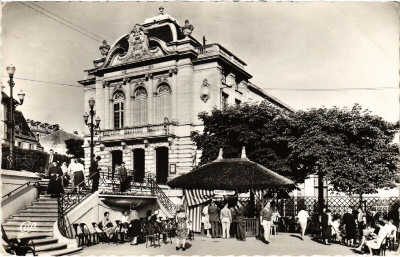Carte postale ancienne Chatel-Guyon Source Yvonne France