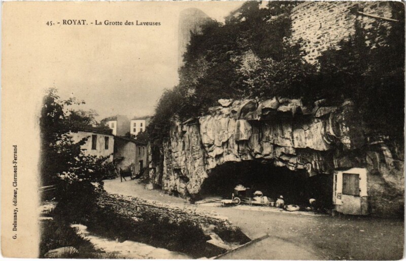 Carte postale ancienne Royat La Grotte des Laveuses France à Royat