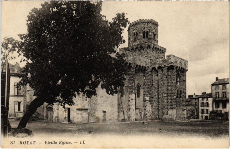 Carte postale ancienne Royat Vieille Eglise France à Royat
