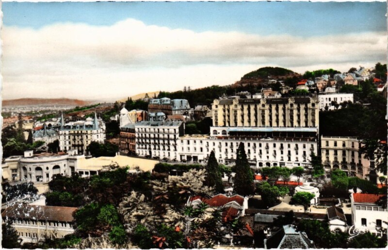 Carte postale ancienne Royat Vue vers le Casino et les Grands Hotels France à Royat
