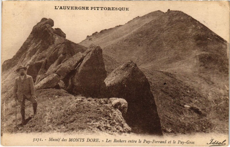 Carte postale ancienne Mont-Dore Les Rochers entre le Puy Ferrand France à Mont-Dore
