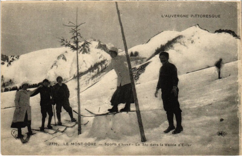 Carte postale ancienne Mont-Dore Sport d'hiver, Le Ski France à Mont-Dore