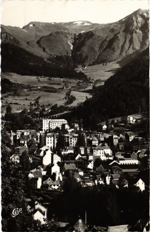 Carte postale ancienne Mont-Dore Vue Generale et le Sancy France à Mont-Dore