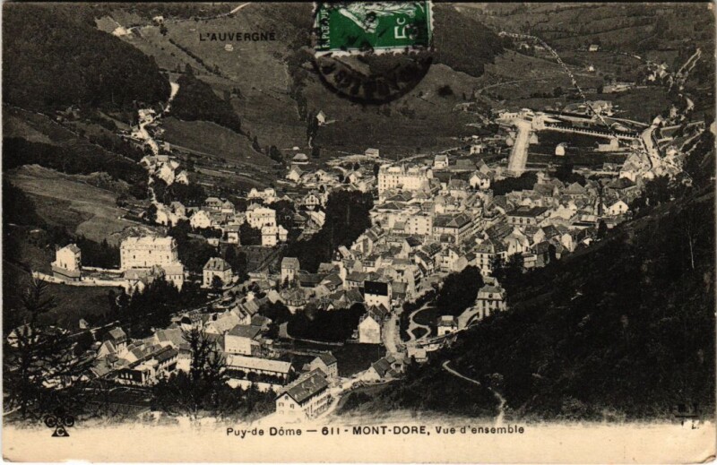 Carte postale ancienne Mont-Dore Vue d'ensemble France à Mont-Dore