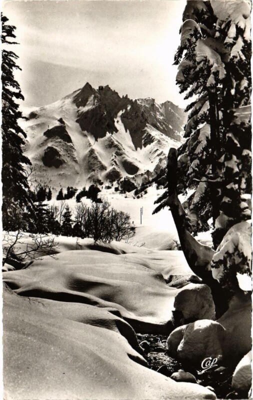 Carte postale ancienne Mont-Dore Le Massif du Sancy et la Dore France à Mont-Dore