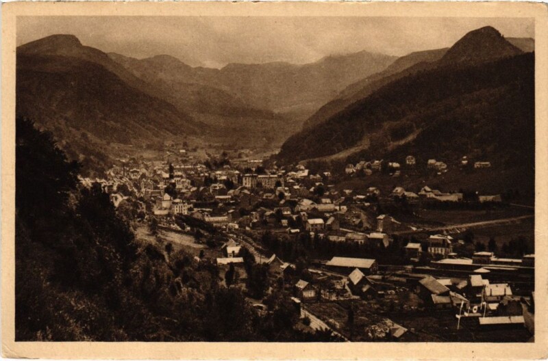 Carte postale ancienne Mont-Dore La Ville et la Vallee de la Dordogne France à Mont-Dore