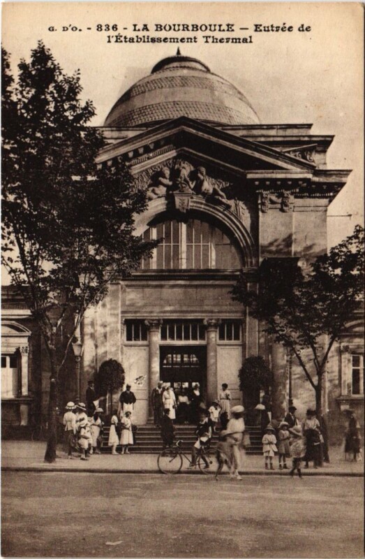 Carte postale ancienne La Bourboule Entree de l'Etablissement Thermal France à La Bourboule