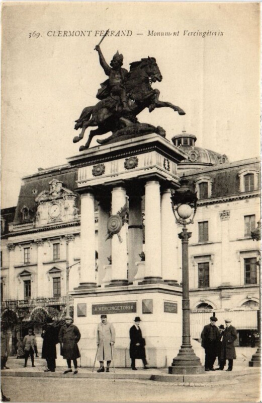 Carte postale ancienne Clermont-Ferrand Monument Vercingetorix France à Clermont-Ferrand