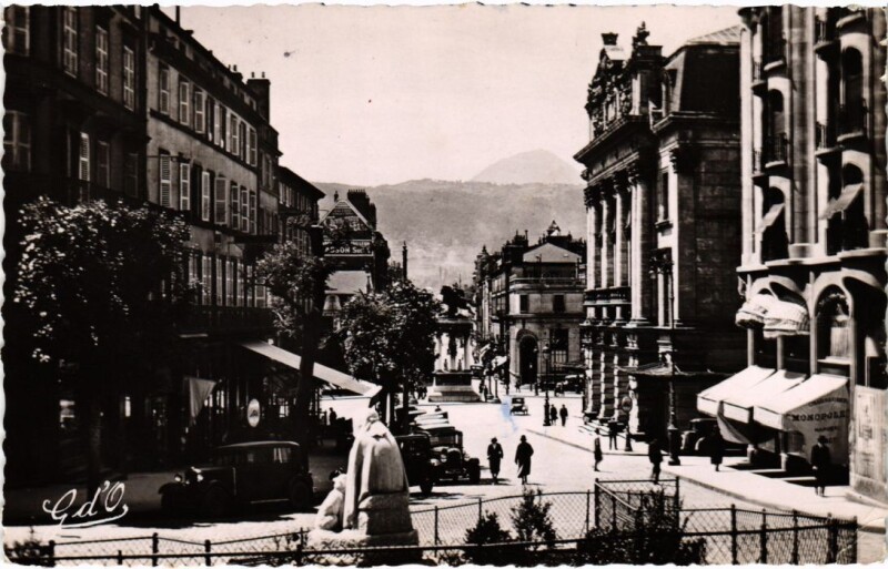Carte postale ancienne Clermont-Ferrand Perspective s le Square Desaix France à Clermont-Ferrand