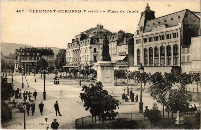 Carte postale ancienne Clermont-Ferrand Place de Jaude France à Clermont-Ferrand
