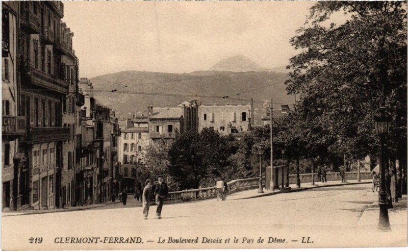 Carte postale ancienne Clermont-Ferrand Le Boulevard Desaix France à Clermont-Ferrand