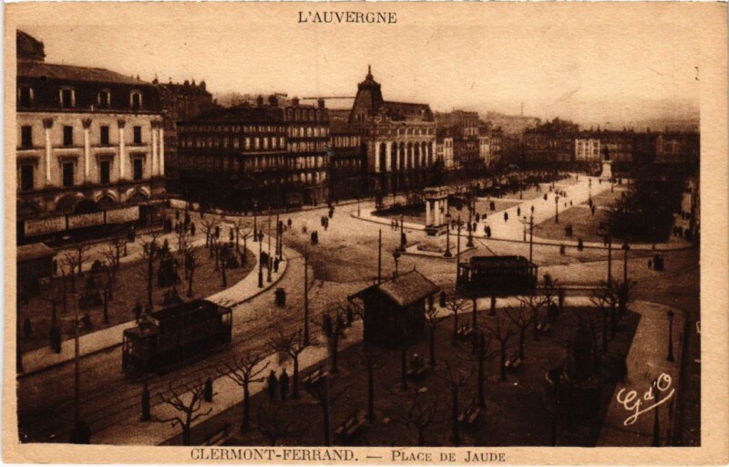 Carte postale ancienne Clermont-Ferrand Place de Jaude France à Clermont-Ferrand