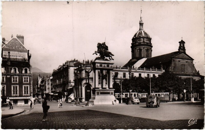 Carte postale ancienne Clermont-Ferrand Place de Jaude France à Clermont-Ferrand