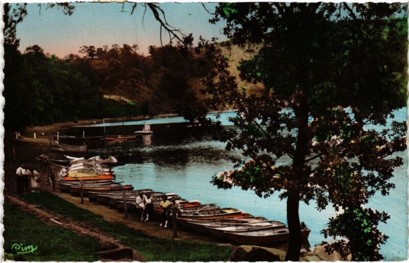 Carte postale ancienne Charbonnieres les Vieilles Lac de Tazenat France