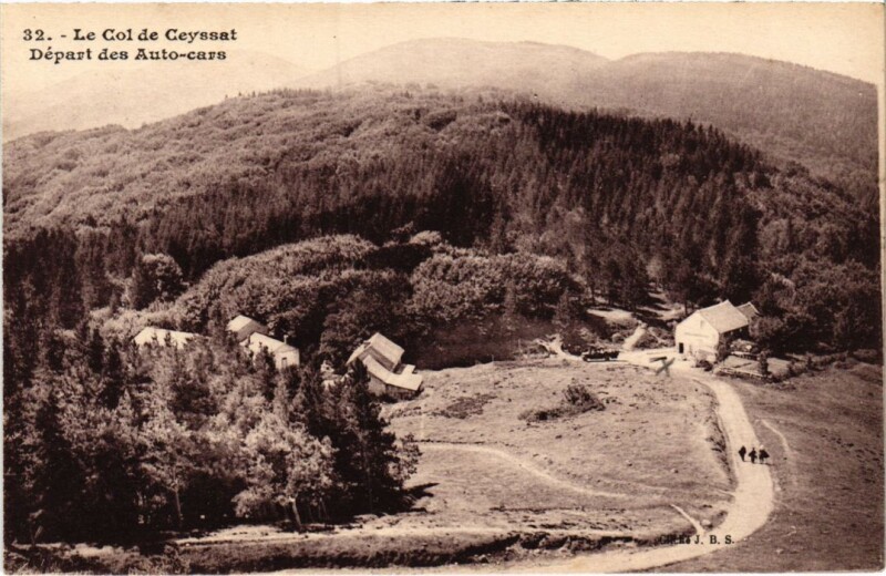 Carte postale ancienne Le Col de Ceyssat Depart des Auto-cars France à Ceyssat