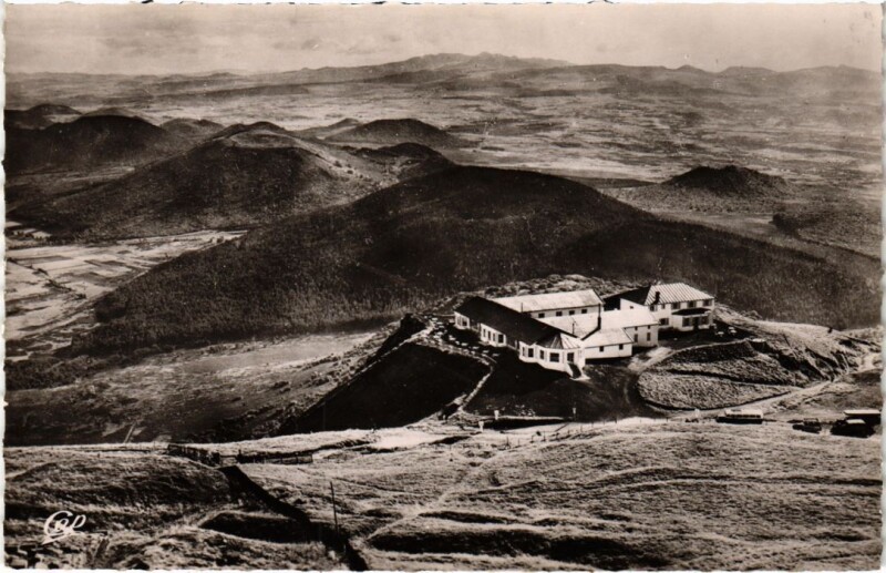 Carte postale ancienne Puy de Dome Panorama Sud et l'Hotellerie France
