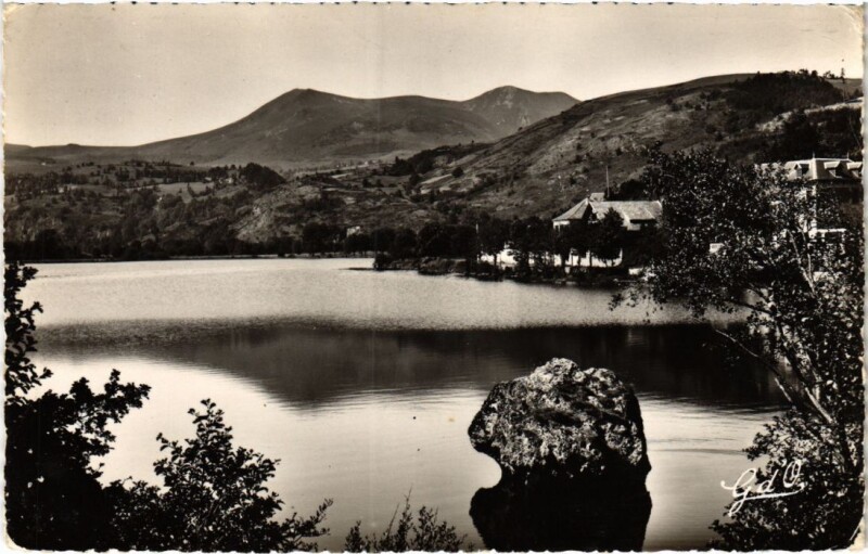Carte postale ancienne Lac Chambon Vue Panoramique France