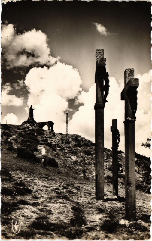 Carte postale ancienne Volvic Le Calvaire et la Vierge France à Volvic