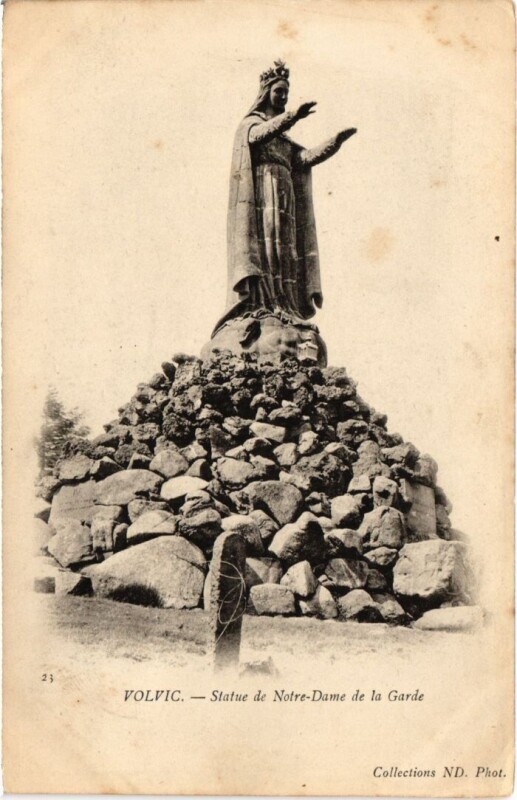 Carte postale ancienne Volvic Statue de Notre-Dame de la Garde France à Volvic