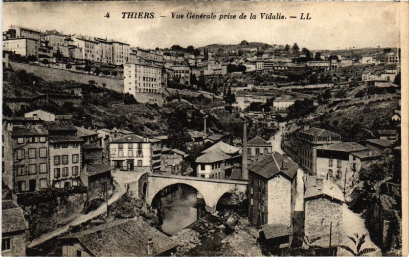 Carte postale ancienne Thiers Vue Generale prise de la Vidalie France à Thiers