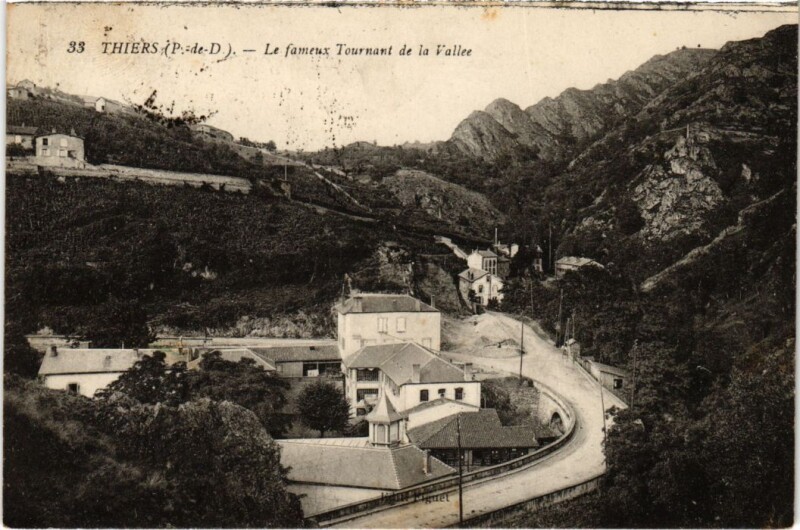 Carte postale ancienne Thiers Le fameux Tournant de la Vallee France à Thiers
