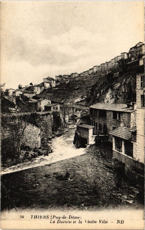 Carte postale ancienne Thiers La Durolle et la Vieille Ville France à Thiers