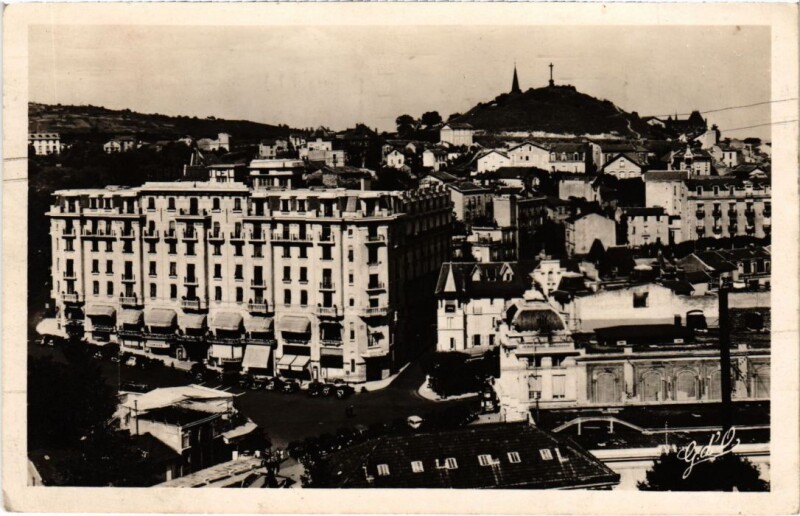 Carte postale ancienne Chatel-Guyon Vue Generale et le Calvaire France