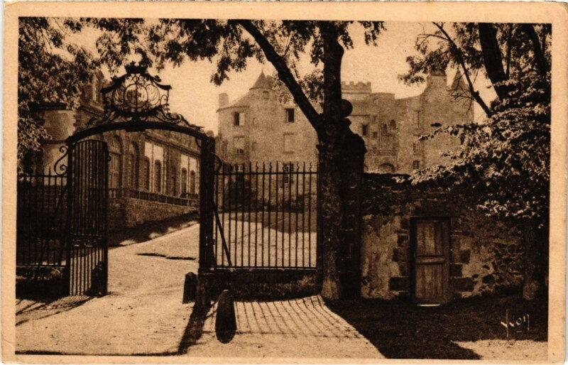 Carte postale ancienne Env de Chatel-Guyon Chateau de Chazeron France