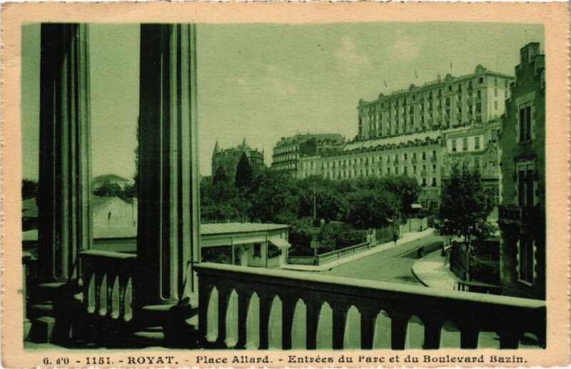 Carte postale ancienne Royat Place Allard, Entrees du Parc France à Royat